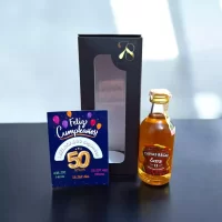 Mini Botella de Whisky Chivas 13 años de 50mL – Miniatura Original – Mini Botellita de whisky chivas – 78 Grados Deluxe