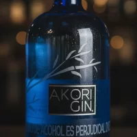 Mini Botella de Ginebra Akori Gin 50ml – Licor premium con inspiración oriental, elaborada en España con una fusión única de botánicos tradicionales y exóticos