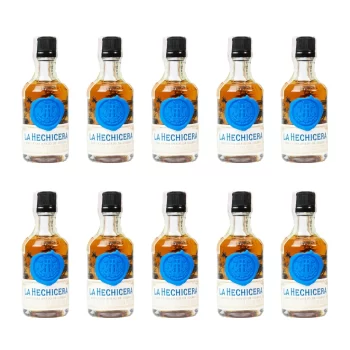Mini botellas de licor Ron La Hechicera (50ml) al por mayor. Botellitas en miniatura al por mayor pack de 10 unidades en Colombia, Bogota, Medellín, Cali, Barranquilla, Bucaramanga, Villavicencio, Santander, Cartagena, Tunja, Boyaca.