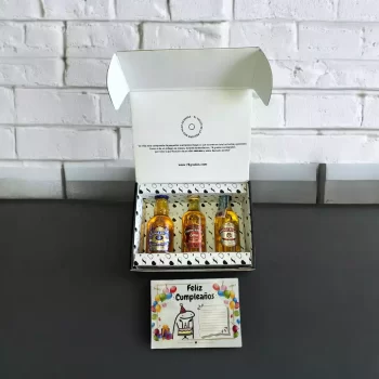 78 Grados Deluxe - Caja con 3 mini botellas de Chivas Regal 12 años, 13 años y 18 años - Regalos con mini botellas de licores - Regalos corporativos.