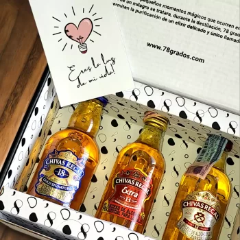 78 Grados Deluxe - Caja con 3 mini botellas de Chivas Regal 12 años, 13 años y 18 años - Regalos con mini botellas de licores - Regalos corporativos.