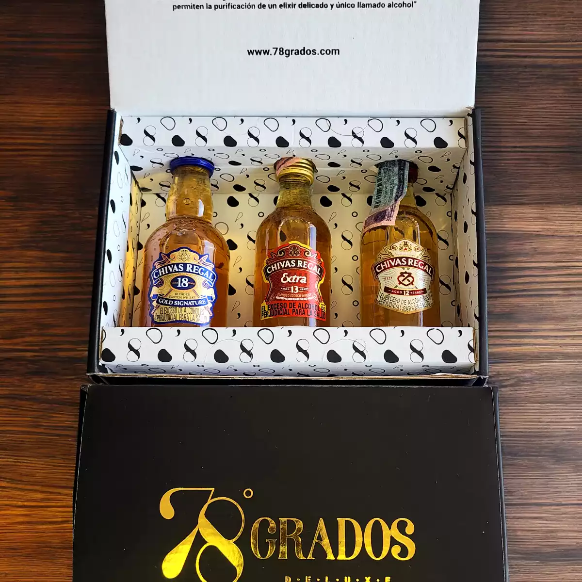 78 Grados Deluxe - Caja con 3 mini botellas de Chivas Regal 12 años, 13 años y 18 años - Regalos con mini botellas de licores - Regalos corporativos. 78 Grados Deluxe - Caja con 3 mini botellas de Chivas Regal 12 años, 13 años y 18 años - Regalos con mini botellas de licores - Regalos corporativos.