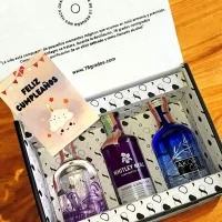 78 Grados Deluxe – Caja con 3 mini botellas de Ginebras Surtidas – Regalos con mini botellas de licores – Regalos corporativos.