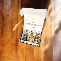 78 Grados Deluxe – Caja con mini botellas de whisky surtidos – 3 Referencias de miniaturas de licor: Jack daniels, Monkey Shoulder y Glenfiddich 15 años – Caja Referencia 17 – Regalos con mini botellas de licores – Regalos corporativos.