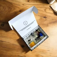 78 Grados Deluxe – Caja con mini botellas de licores colombianos – 3 Referencias de miniaturas de licor: Aguardiente, Ron, Ginebra – Caja Referencia 6 – Regalos con mini botellas de licores colombia – Regalos corporativos.