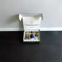 78 Grados Deluxe – Caja con mini botellas de licores surtidos – 3 Referencias de miniaturas de licor: Whisky, Ron, Vodka – Caja Referencia 9 – Regalos con mini botellas de licores – Regalos corporativos.