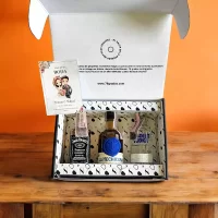 78 Grados Deluxe – Caja con mini botellas de licores surtidos – 3 Referencias de miniaturas de licor: Whisky, Ron, Vodka – Caja Referencia 9 – Regalos con mini botellas de licores – Regalos corporativos.