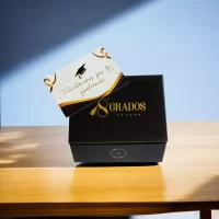 78 Grados Deluxe – Caja con mini botellas de licores surtidos – 3 Referencias de miniaturas de licor: Whisky, Ron, Vodka – Caja Referencia 9 – Regalos con mini botellas de licores – Regalos corporativos.