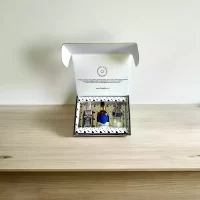 78 Grados Deluxe – Caja con mini botellas de licores surtidos – 3 Referencias de miniaturas de licor: Whisky, Ron, Vodka – Caja Referencia 9 – Regalos con mini botellas de licores – Regalos corporativos.