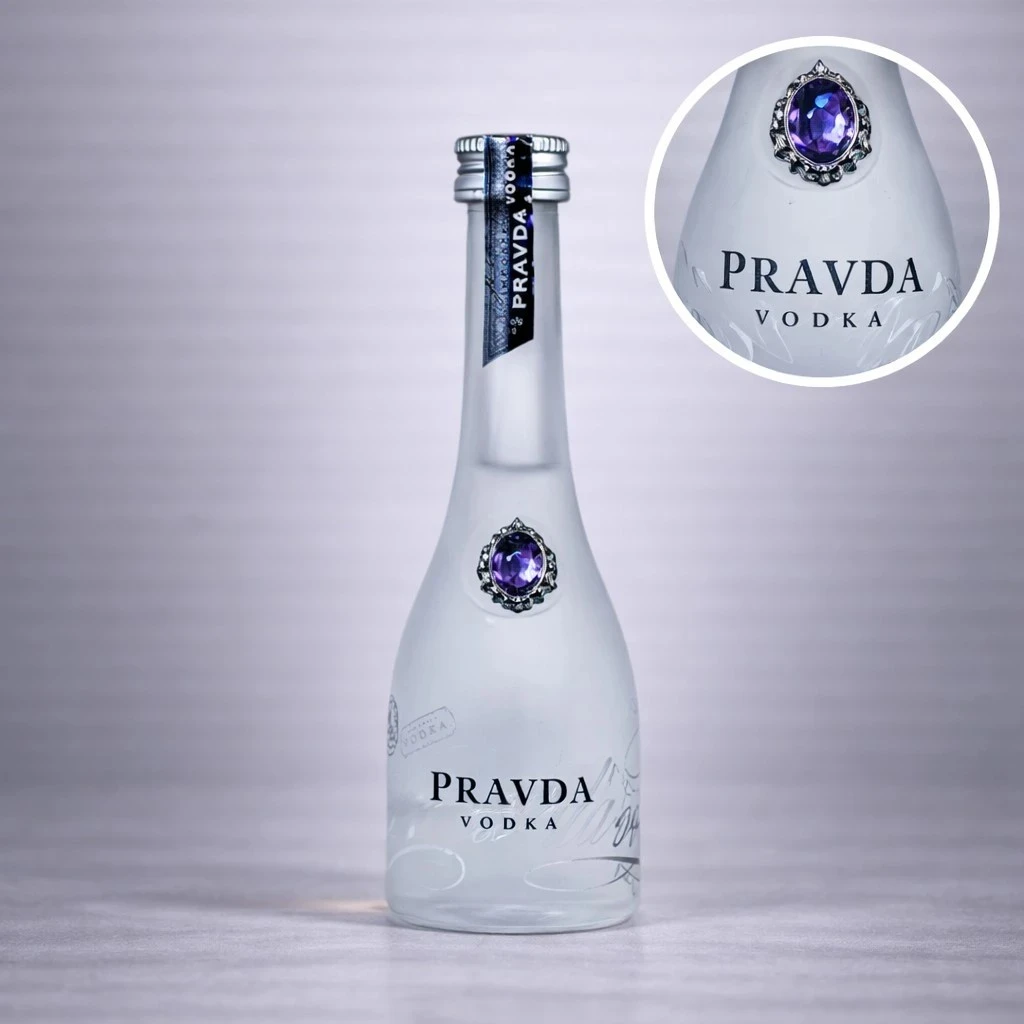 Mini Botella de Pravda Vodka 50mL - Miniatura Original - Mini Botellita de vodka premium - 78 Grados Deluxe