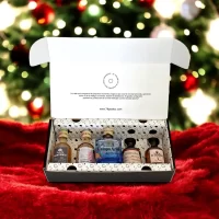 Caja de regalo con mini botellas de Tequila surtidas más tarjeta impresa personalizada. El regalo perfecto para ese jefe, compañero de trabajo, proveedor, cliente, pareja o amigo. Ideal para eventos o regalos corporativos, invitaciones para bodas, cumpleaños y cualquier situación que merezca un toque de lujo. – 78 Grados Deluxe – Pack de tequilas surtidas en minibotellitas.