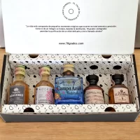 Caja de regalo con mini botellas de Tequila surtidas más tarjeta impresa personalizada. El regalo perfecto para ese jefe, compañero de trabajo, proveedor, cliente, pareja o amigo. Ideal para eventos o regalos corporativos, invitaciones para bodas, cumpleaños y cualquier situación que merezca un toque de lujo. – 78 Grados Deluxe – Pack de tequilas surtidas en minibotellitas.