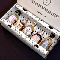 Caja con mini botellas de licores Colombianos (13) (8)-min