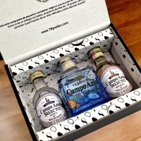 78 Grados Deluxe – Pack con mini botellas de tequila Campo Azul Selecto x3 unidades – Incluye:  Tequila Campo Azul Selecto Añejo, Blanco de Agave y Reposado más (1) tarjeta personalizada impresa. Ideal para eventos, bodas, cumpleaños o regalos corporativos.