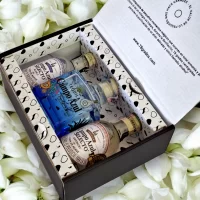 78 Grados Deluxe – Pack con mini botellas de tequila Campo Azul Selecto x3 unidades – Incluye:  Tequila Campo Azul Selecto Añejo, Blanco de Agave y Reposado más (1) tarjeta personalizada impresa. Ideal para eventos, bodas, cumpleaños o regalos corporativos.