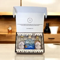 78 Grados Deluxe – Pack con mini botellas de tequila Campo Azul Selecto x3 unidades – Incluye:  Tequila Campo Azul Selecto Añejo, Blanco de Agave y Reposado más (1) tarjeta personalizada impresa. Ideal para eventos, bodas, cumpleaños o regalos corporativos.