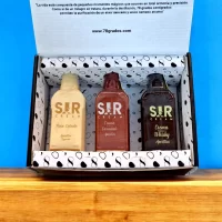 78 Grados Deluxe – Pack con mini botellitas de aperitivos – Incluyen: 3 minis de crema de whisky, crema de piña colada y crema de caramelo Sir Cream. Incluye tarjeta impresa personalizada – Ideales para regalos como el día de la madre, día de la mujer, cumpleaños y eventos.