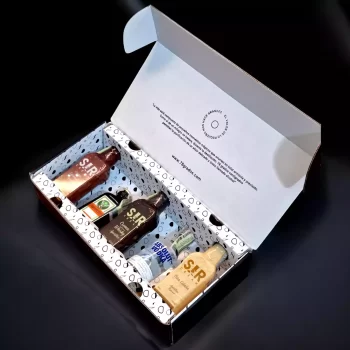 Caja premium con mini licores cremosos y clásicos. Incluye tarjeta personalizada. Regalo delicioso, suave y perfecto para sorprender con estilo - 78 grados deluxe