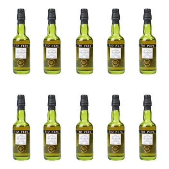 Mini botellas de Jerez Tío Pepe al por mayor - Pack de 6 y 10 unidades.  50 (mL / cu). NO INCLUYE CAJA NI EMPAQUE. Vino 100% procedente de uva Palomino Fino, de crianza biológica y que como mínimo reposa 4 años en bota de roble americano siguiendo el sistema tradicional de criaderas y solera. Posee un pálido color dorado, parecido al topacio, limpio y brillante. En el paladar vuelven los recuerdos almendrados, dejando una agradable sensación de frescor. Es completamente seco en con un postgusto largo y complejo. De aromas punzantes y delicados, muy elegante, con un bouquet potente con notas almendradas y notas de masa fresca de pan, toques distintivos de «la flor».