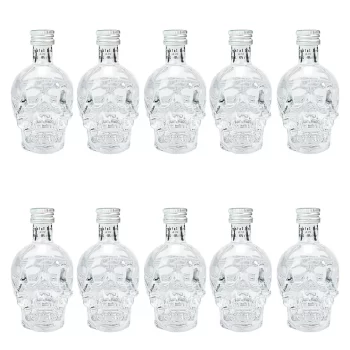 Mini botellas de Vodka Crystal Head (Calavera) al por mayor - Pack de 6 y 10 unidades.  50 (mL / cu). NO INCLUYE CAJA NI EMPAQUE. Vodka premium elaborado con maíz y agua prístina canadiense. Su pureza se obtiene después de cuatro destilaciones y siete filtraciones. La icónica botella con forma de calavera se produce en Europa, donde se funden trozos de vidrio para garantizar una claridad absoluta, ofrece un aroma neutro a cereales con un toque cítrico delicado, combinado con vainilla y finalizando con un final dulce y cremoso.