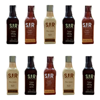 Mini botellas de aperitivos al por mayor - Mini Botella Crema de Whisky Sir Cream -  Mini Botella Crema de Piña Colada Sir Cream - Mini Botella Crema de Caramelo Sir Cream - Pack de 6 y 10 unidades.  30 (mL / cu). NO INCLUYE CAJA NI EMPAQUE.  Déjate cautivar por la suavidad y el carácter inconfundible del Aperitivo Crema de Whisky Sir Cream – 70 ml. Una exquisita fusión entre la intensidad del whisky y una cremosidad irresistible, fruto de una receta cuidadosamente elaborada. Perfecto para disfrutar solo con hielo, realzar tus cócteles o darle un toque especial a tus postres, este aperitivo convierte cada ocasión en una experiencia sofisticada y llena de sabor. Con su textura aterciopelada y su equilibrado perfil de sabor, Sir Cream Crema de Whisky es el compañero ideal para celebraciones, reuniones o simplemente para darte un gusto especial.