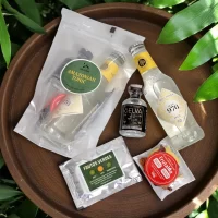 Amazonian Tonic – Kit de Coctel con Gin Selva (207 ml), Agua Tónica MIL 976, Pulpa de Frutas Exóticas y Frutas Deshidratadas – Coctel para preparar.