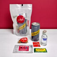 Red Cosmopolitan – Kit de Coctel con Absolut Vodka (50 ml), Cocteles con Vodka y frutos rojos, Kits de coctelería en casa, Cocteles a domicilio.