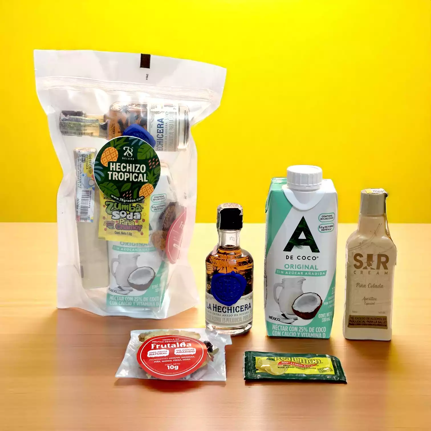 coctel piña colada premium, coctel con ron y agua de coco, cocteles cremosos y tropicales, kits para regalar con ron premium, kit de coctelería tropical