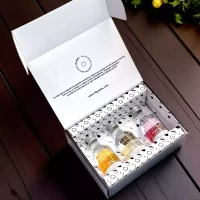 Caja con mini botellas de vodka (14)-min