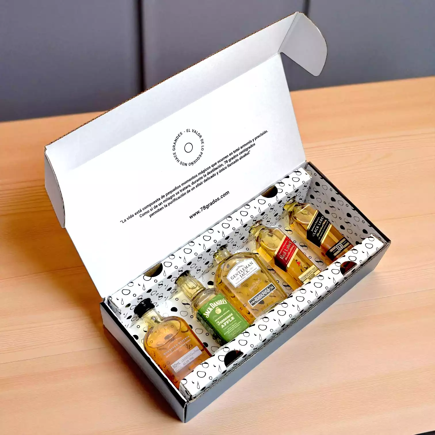 Caja de Regalo Premium con Whisky, Tequila, Aguardiente, Ginebra y Vodka (8) (8)-min
