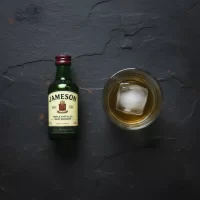 Mini Botella de Whisky Jameson 50mL