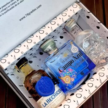 Estuche premium con Vodka Crystal Head, Tequila Campo Azul Selecto y Ron La Hechicera. Un regalo elegante y exclusivo para verdaderos amantes del licor - 78 Grados Deluxe