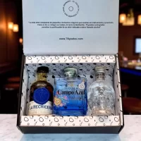 Estuche premium con Vodka Crystal Head, Tequila Campo Azul Selecto y Ron La Hechicera. Un regalo elegante y exclusivo para verdaderos amantes del licor – 78 Grados Deluxe