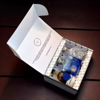 Estuche premium con Vodka Crystal Head, Tequila Campo Azul Selecto y Ron La Hechicera. Un regalo elegante y exclusivo para verdaderos amantes del licor – 78 Grados Deluxe