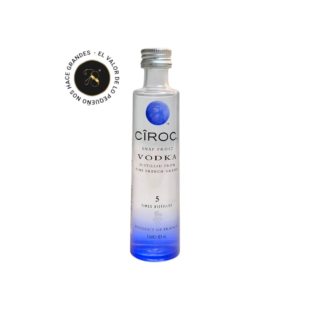 La Mini Botella de Ciroc Vodka 50ml Destilado cinco veces a partir de uvas francesas finas, ofrece un sabor ultra suave, fresco y sofisticado. Ideal para regalar, probar o llevar a eventos exclusivos. Cîroc es un vodka ultra‑premium de origen francés, elaborado a partir de finas uvas francesas, en lugar de grano, como la mayoría de los vodkas convencionales. - 78 Grados Deluxe