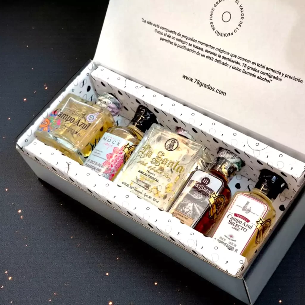 Kit de Tequila Supremo con mini botellas premium: Campo Azul Reposado y Añejo, Tequila Nock, Distales con café y La Santa con oro 24K. Un regalo exclusivo para amantes del tequila - 78 Grados Deluxe
