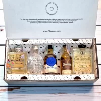 Kit tope de gama con mini botellas premium: Tequila Campo Azul, Vodka Crystal Head, Ron La Hechicera, Glenfiddich 18 años y Tequila La Santa con Oro 24K. Regalo de lujo absoluto. – 78 Grados Deluxe