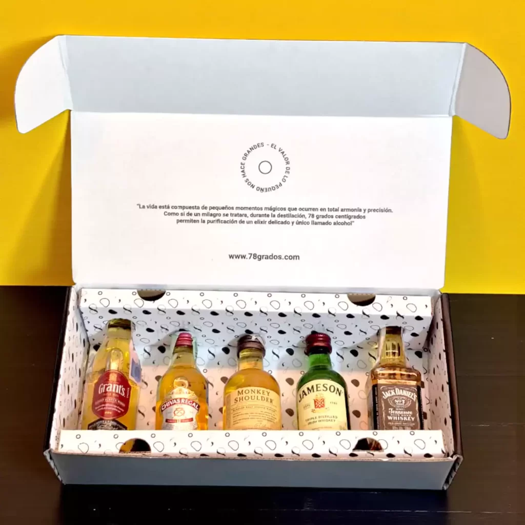 Descubre regalos con whisky en miniatura en formato kit de colección. Estuches premium, personalizables y listos para regalar en cualquier ocasión - 78 grados deluxe