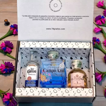 Estuche con mini botellas de tequila Campo Azul Selecto, José Cuervo y El Padrino. Regalo premium, original y perfecto para amantes del tequila.