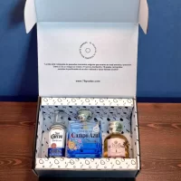 Estuche con mini botellas de tequila Campo Azul Selecto, José Cuervo y El Padrino. Regalo premium, original y perfecto para amantes del tequila.
