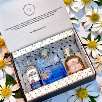 Estuche con mini botellas de tequila Campo Azul Selecto, José Cuervo y El Padrino. Regalo premium, original y perfecto para amantes del tequila.