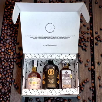 Descubre Trilogía Oscura, un estuche premium con tequila, ron y licor de café. Un regalo elegante y diferente para amantes de sabores intensos - 78 Grados Deluxe