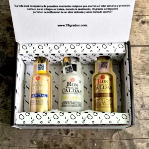 Descubre Esencia Ron Viejo de Caldas, un estuche premium con mini botellas de ron colombiano ideal para regalos, degustaciones y coleccionistas.