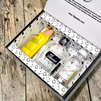 Descubre la Trilogía Internacional del Aguardiente con mini botellas Desquite, Mil Demonios y Seco Herrerano. Ideal para regalos y degustación.