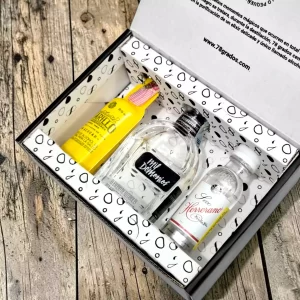 Descubre la Trilogía Internacional del Aguardiente con mini botellas Desquite, Mil Demonios y Seco Herrerano. Ideal para regalos y degustación.
