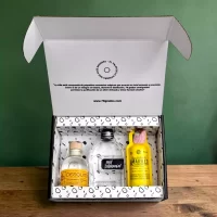 Descubre Sabores de Colombia, un estuche premium con mini botellas de aguardiente colombiano. Ideal para regalos, extranjeros y coleccionistas.