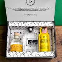Descubre Sabores de Colombia, un estuche premium con mini botellas de aguardiente colombiano. Ideal para regalos, extranjeros y coleccionistas.