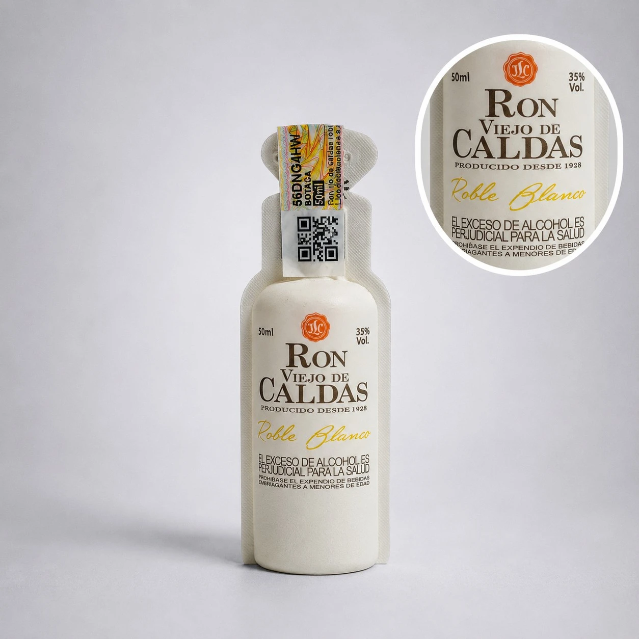 Mini botella Ron Viejo de Caldas Roble Blanco 50 mL. Ron colombiano suave y equilibrado, ideal para regalos, estuches personalizados y degustaciones.