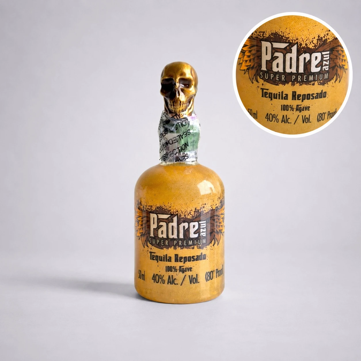 Compra mini botella Tequila Padre Azul Reposado 50 mL. Tequila mexicano premium con notas suaves de agave y roble, ideal para regalos exclusivos.