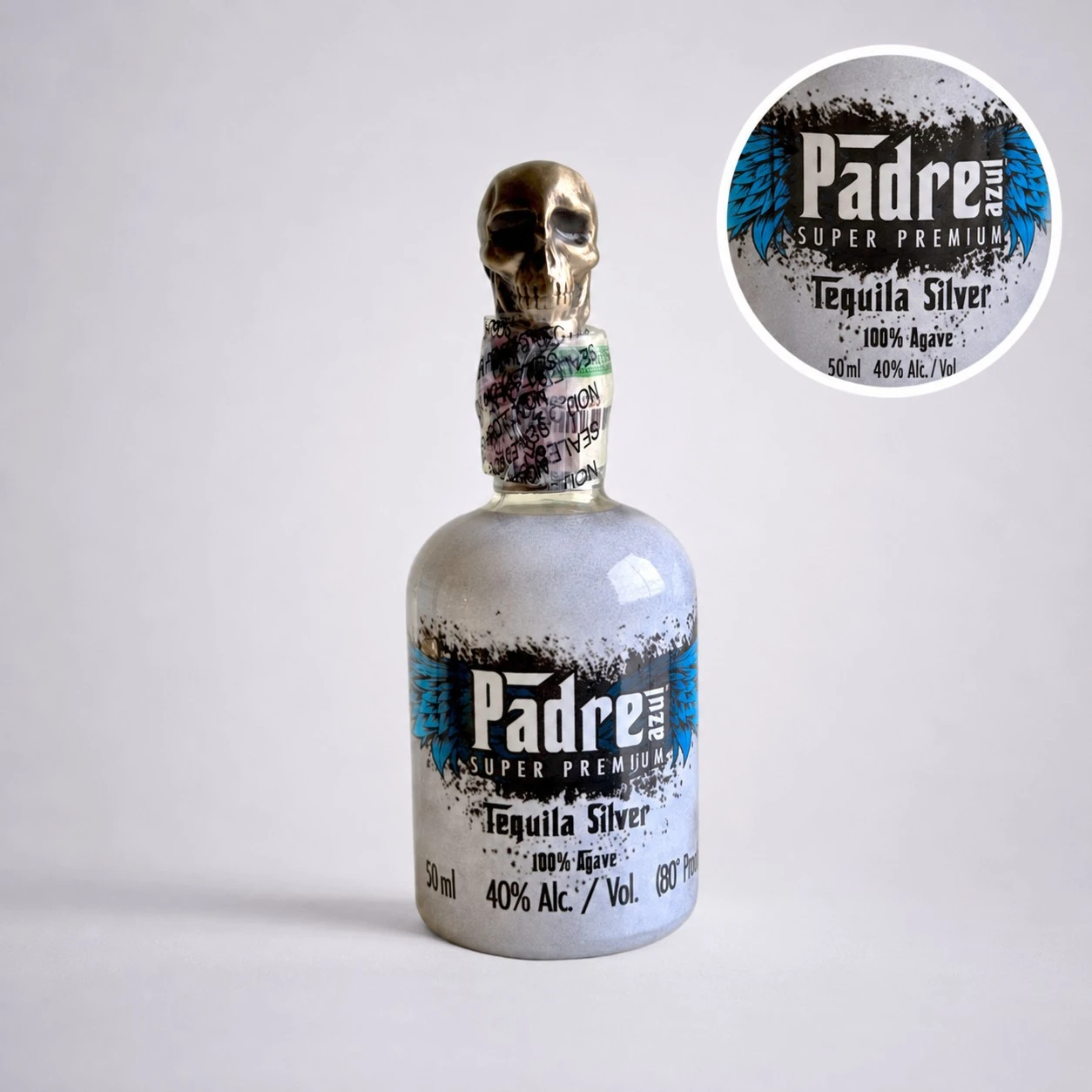 Compra mini botella Tequila Padre Azul Blanco 50 mL. Tequila mexicano premium, fresco y sofisticado, ideal para regalos y estuches exclusivos.